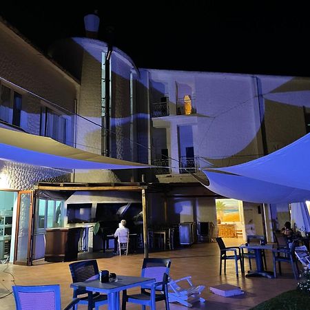 Hotel Al Faro Spiaggia La Cinta Santeodoro 산테오도로 외부 사진