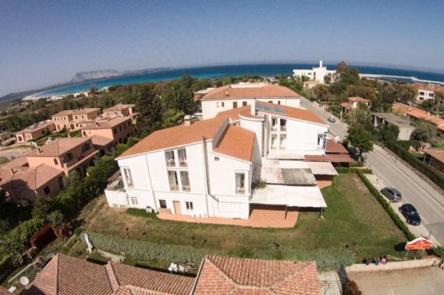 Hotel Al Faro Spiaggia La Cinta Santeodoro 산테오도로 외부 사진